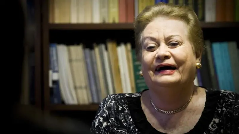 Nhà ngôn ngữ học và chính trị gia Martha Hildebrandt