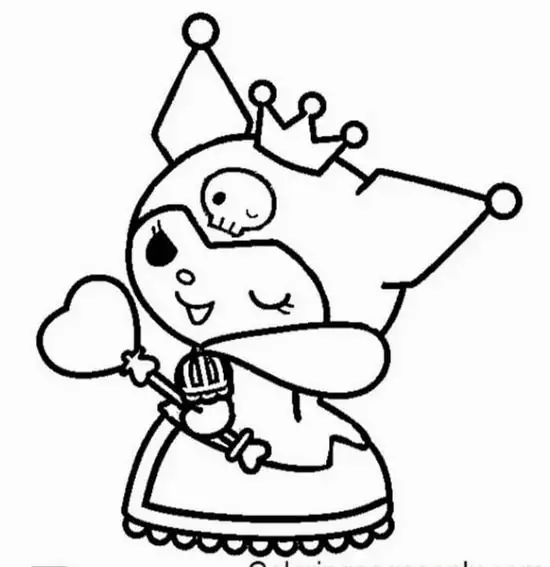 Kuromi mặc váy công chúa, đầu đội vương miện nhỏ và cầm cây gậy phép, nụ cười cong nhẹ khiến hình này vừa sang vừa xinh cho trẻ 2 tuổi