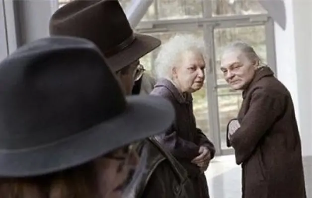 Nhà điêu khắc siêu thực Ron Mueck