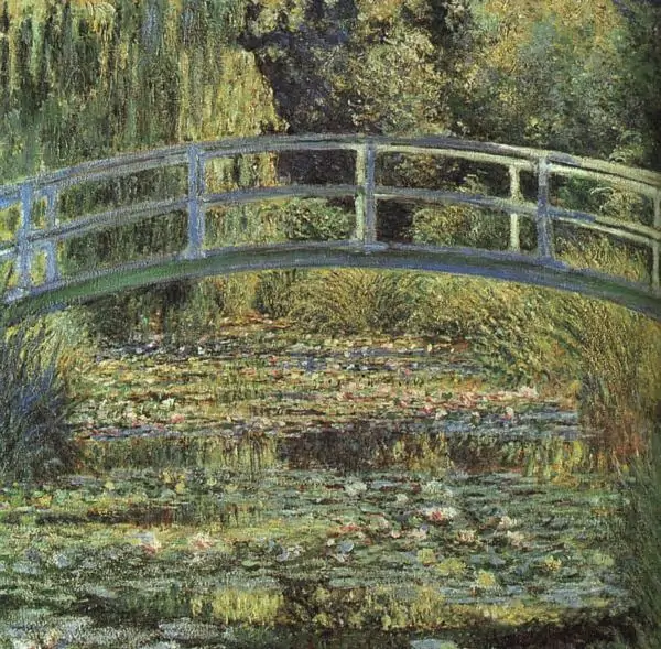 The Water Lily Pond của Claude Monet với cầu Nhật Bản cong mềm, mặt hồ phủ bèo và sắc xanh thư thái.