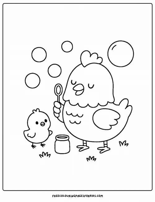 Chú gà con đang thích thú chơi đùa với những bong bóng xà phòng bay lơ lửng xung quanh cùng biểu cảm vô cùng phấn khích giúp bức ảnh thêm vui.