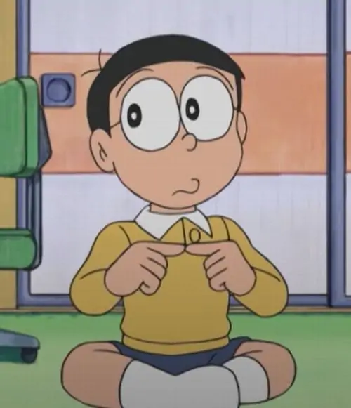 Nobita nhìn Shizuka từ xa với ánh mắt thầm thương trộm nhớ, áo vàng và dáng đứng rụt rè tạo cảnh trêu bạn nhẹ nhàng
