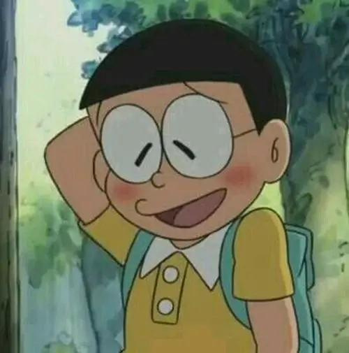 Nobita ngủ ngày trong lớp, đầu gục trên bàn và cặp kính lệch uể oải khiến chuyện học hành thành một màn xả meme Nobita