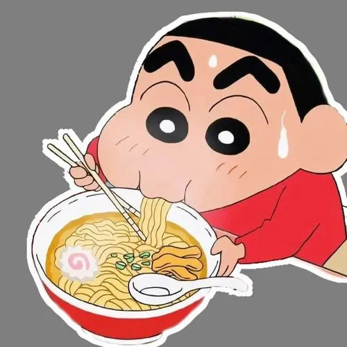 Shin béo cúi sát tô mì nóng, mắt tròn hí hửng, áo đỏ nổi bật trên nền xám tạo cảm giác thèm ăn rất lầy