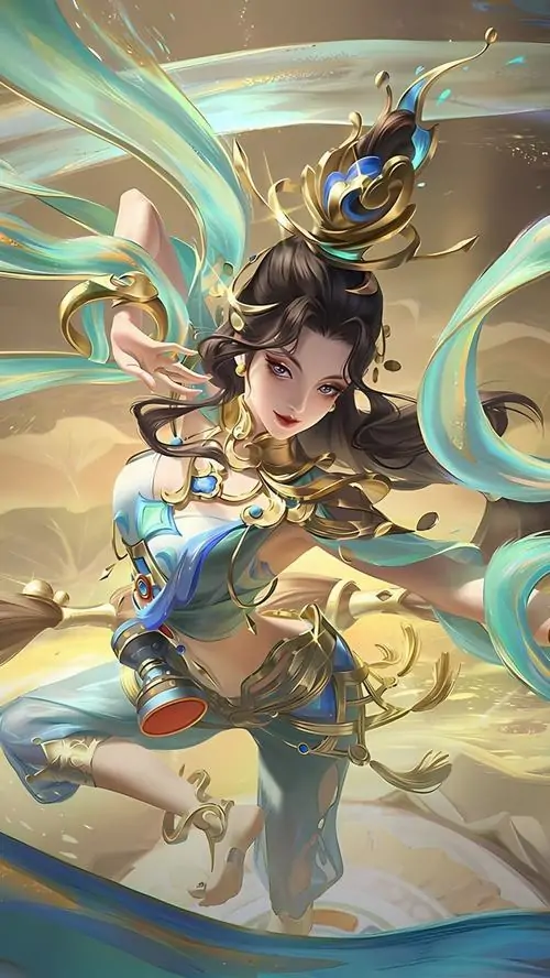 Triệu Vân Cẩm Y Vệ xoay người giữa nền cát sáng, giáp xanh vàng và dáng vung thương cho thấy khoảnh khắc chuẩn bị ra chiêu