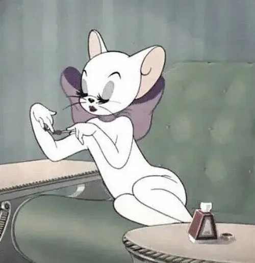 Gương mặt tròn màu vàng nhìn nghiêng, miệng há ngờ nghệch trên nền xanh nhạt khiến ảnh dễ nhớ hơn
