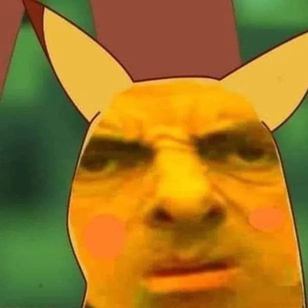 Pikachu khoác áo choàng nhỏ trên nền tối, dáng đứng thẳng và ánh nhìn nghiêm khiến hình vui chú chuột màu vàng thêm kịch tính