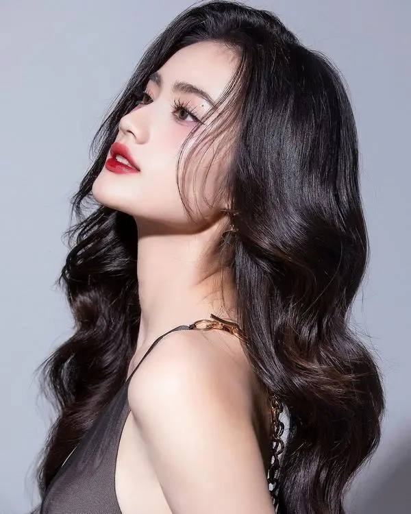 Anh Hoa hau Y Nhi mac bikini moi nhat voi dang cao eo thon 1