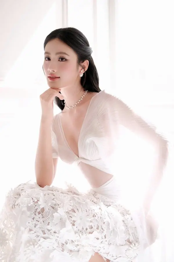 Anh Hoa hau Y Nhi mac bikini moi nhat voi dang cao eo thon 10