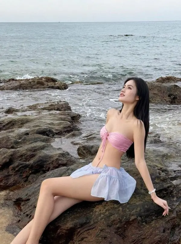 Anh Hoa hau Y Nhi mac bikini moi nhat voi dang cao eo thon 6