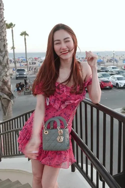 Anh Ngan Khanh mac bikini sexy khoe dang thanh thoat tren du thuyen bien xanh sang chanh 2