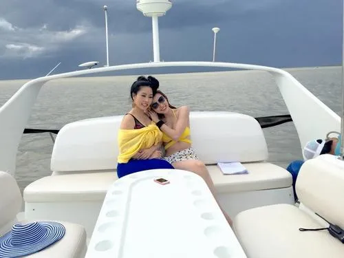 Anh Ngan Khanh mac bikini sexy nhe nhang ton voc dang can doi 2