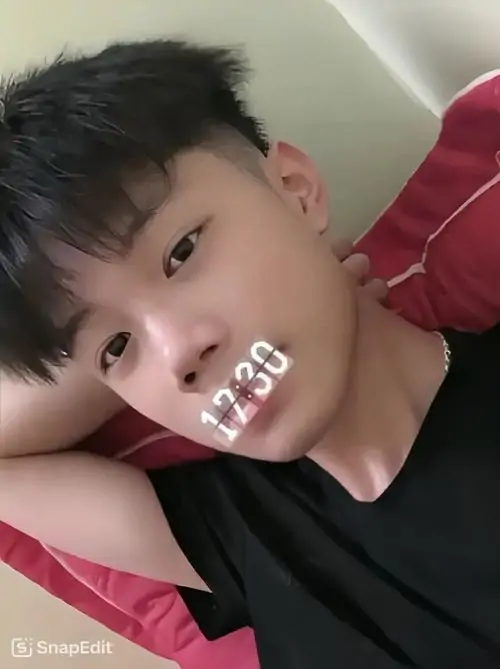 Anh trai dep 2k6 voi net nam tinh tre toc layer dep va phong cach chup rat tu nhien 11