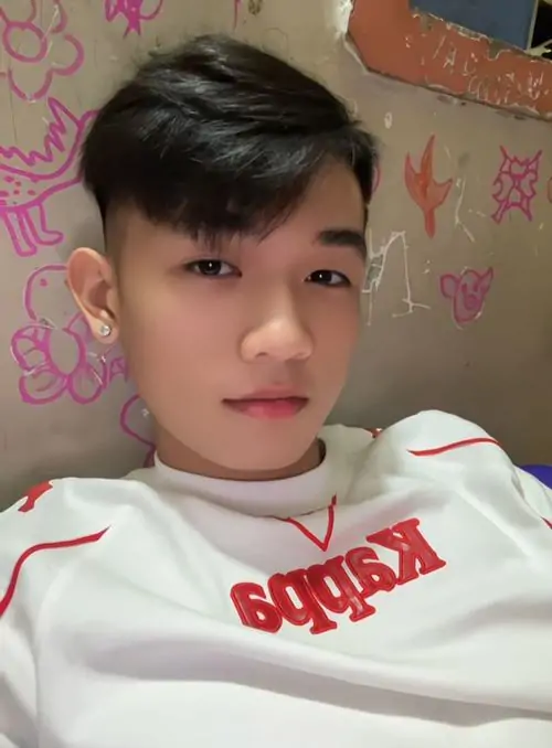Anh trai dep 2k6 voi net nam tinh tre toc layer dep va phong cach chup rat tu nhien 5