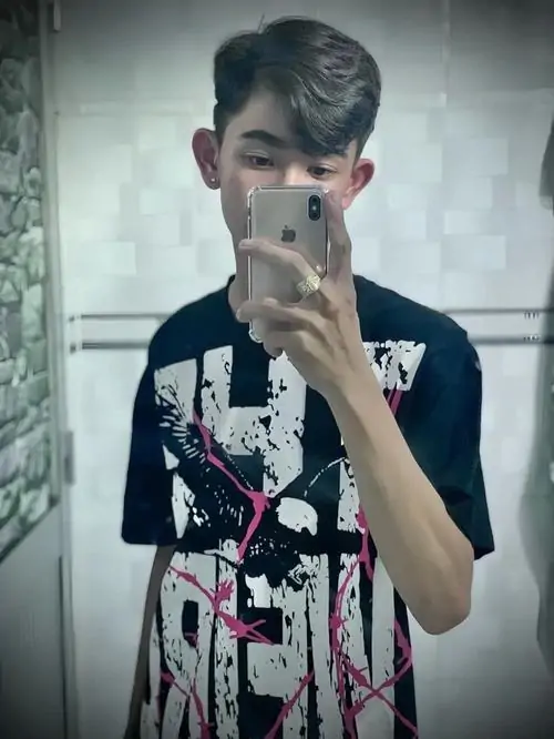 Anh trai dep 2k6 voi net nam tinh tre toc layer dep va phong cach chup rat tu nhien 7