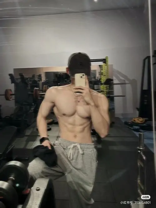 Anh trai tap gym dep danh cho ai me ve nam tinh khoe khoan va phong cach the thao truong thanh 4