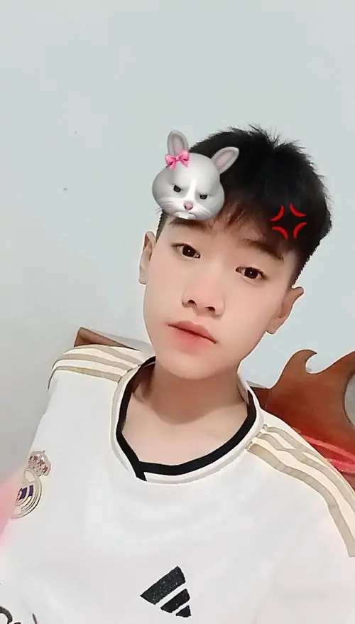 Bo anh trai 2014 ghi lai khoanh khac trong treo voi dong phuc gon gang va anh mat lanh loi 9