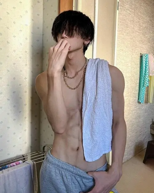 Hinh Anh nam than co bap khoe ranh bung v line bo vai rong va ve dep nam tinh day ky luat 14