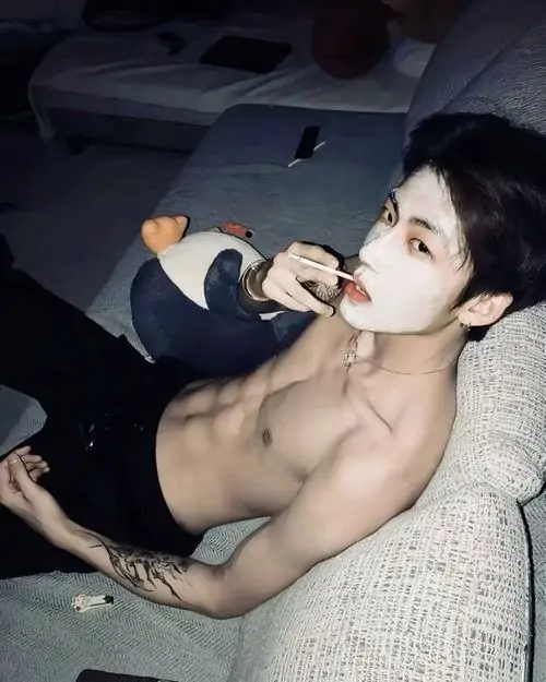 Hinh Anh nam than co bap khoe ranh bung v line bo vai rong va ve dep nam tinh day ky luat 15