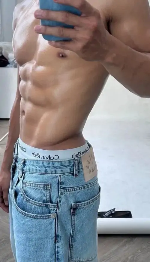 Hinh Anh nam than co bap khoe ranh bung v line bo vai rong va ve dep nam tinh day ky luat 18