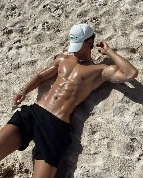 Hinh Anh nam than co bap khoe ranh bung v line bo vai rong va ve dep nam tinh day ky luat 2