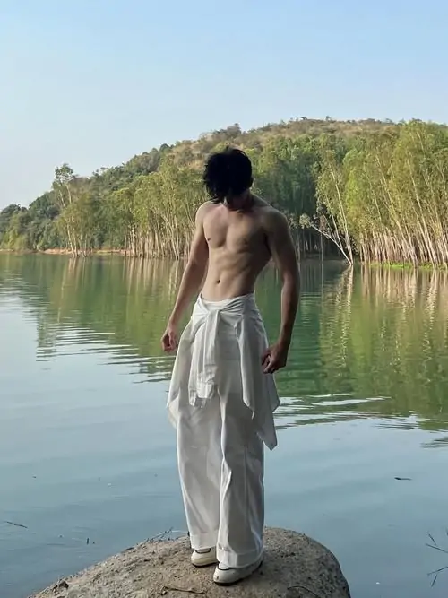 Hinh Anh nam than co bap khoe ranh bung v line bo vai rong va ve dep nam tinh day ky luat 20