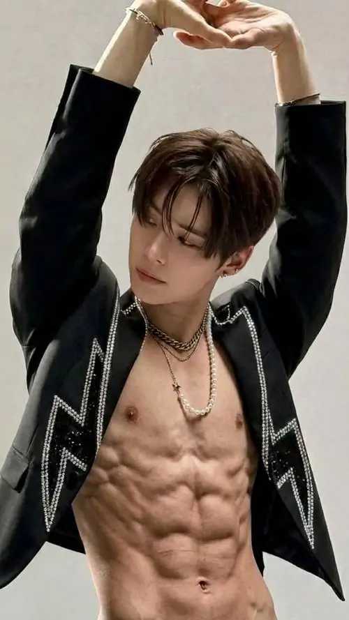 Hinh Anh nam than co bap khoe ranh bung v line bo vai rong va ve dep nam tinh day ky luat 21