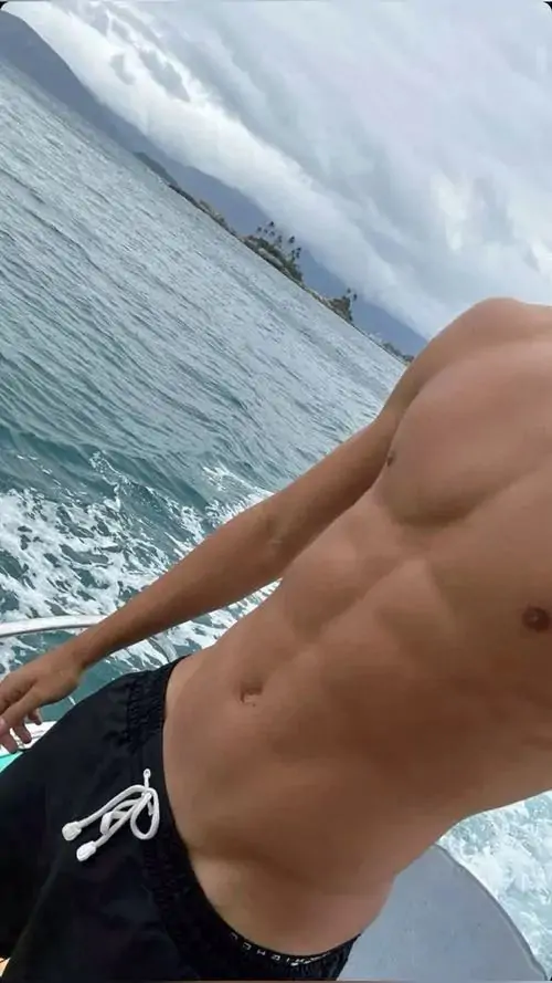 Hinh Anh nam than co bap khoe ranh bung v line bo vai rong va ve dep nam tinh day ky luat 23