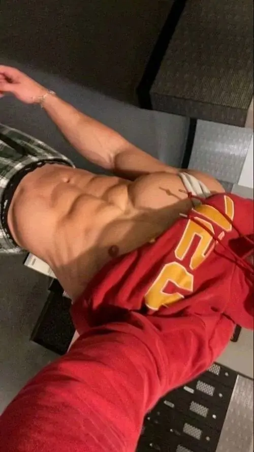 Hinh Anh nam than co bap khoe ranh bung v line bo vai rong va ve dep nam tinh day ky luat 27