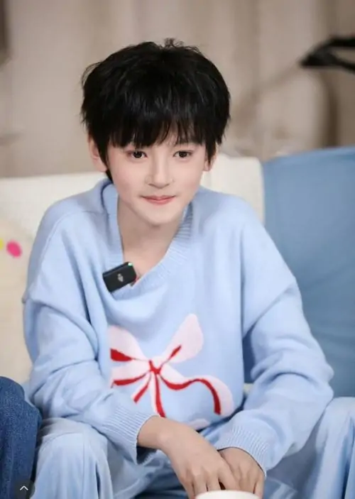 Hinh Anh trai dep 2k13 cute nhe khuon mat sang va vibe hoc sinh cap hai nhin rat thien cam 17