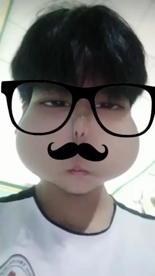 Hinh be trai sinh nam 2014 noi bat nho ve tinh nghich toc gon va boi canh san truong than quen 5