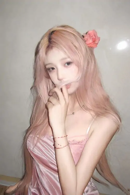 Hinh gai dep mac vay hong banh beo ta vay xoe mem mai va nu cuoi toa nang 12