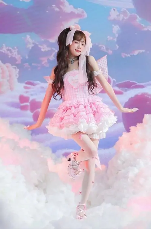 Hinh gai dep mac vay hong banh beo ta vay xoe mem mai va nu cuoi toa nang 3