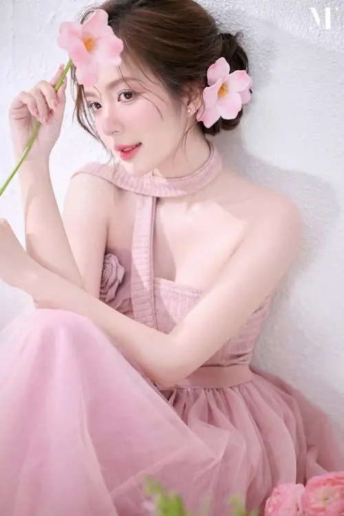Hinh gai dep mac vay hong banh beo ta vay xoe mem mai va nu cuoi toa nang 5