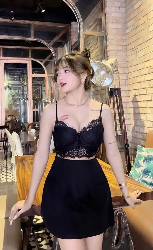 Hinh hot girl voc dang dep trong boi canh studio anh sang tu nhien va phong cach thoi trang hien dai 9