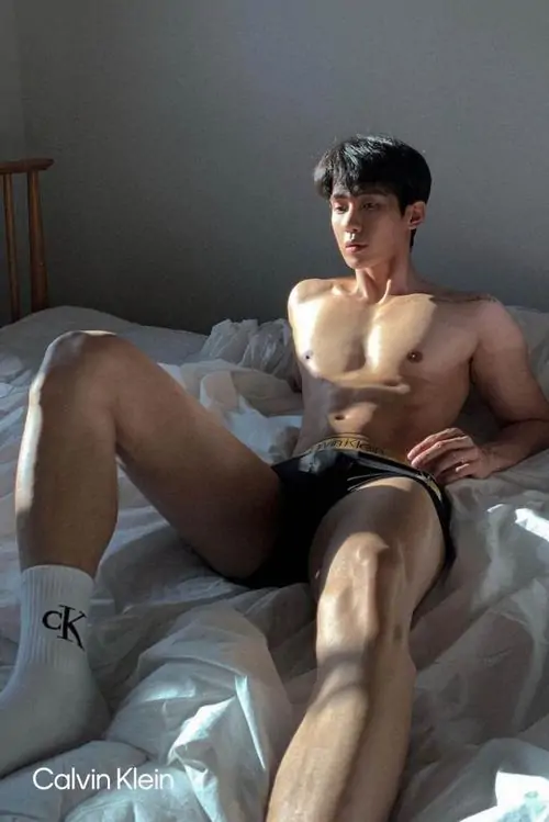 Hinh mau nam voc dang chuan voi xuong quai ham sac song mui thanh tu va than hinh san chac 3
