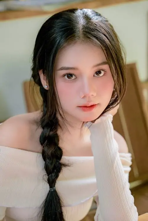 Hinh nang tho the gioi so huu doi mat biet noi song mui doc dua va than sac rang ro 13