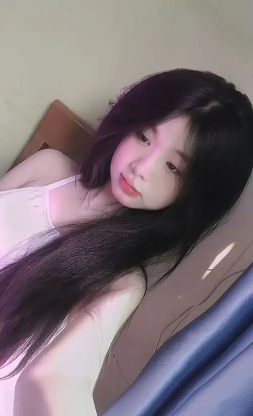 Hinh nu sinh trong treo mac dong phuc hoc duong Nhat Ban nu cuoi don tim va anh mat hut hon 5