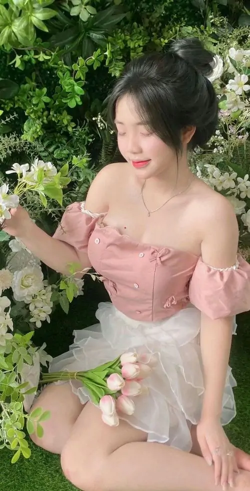 Hinh sac dep the gioi khoe ty le vang guong mat voc dang dong ho cat va anh sang sang trong 10