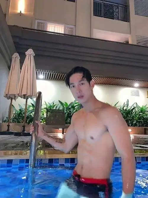 Hinh trai dep sau mui Viet khoe ranh bung cat net lan da khoe va phong thai manh me 10