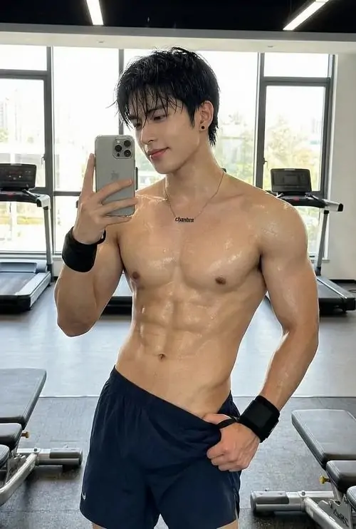 Hinh trai dep sau mui Viet khoe ranh bung cat net lan da khoe va phong thai manh me 15