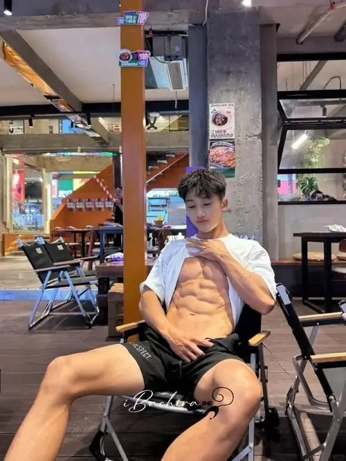 Hinh trai dep sau mui Viet khoe ranh bung cat net lan da khoe va phong thai manh me 7