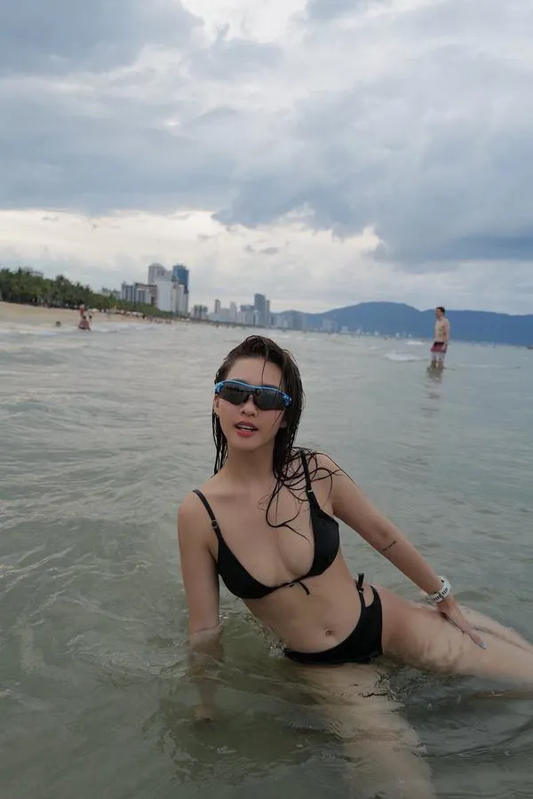 Kha Ngan mac bikini sexy voi visual sang voc dang can doi 6