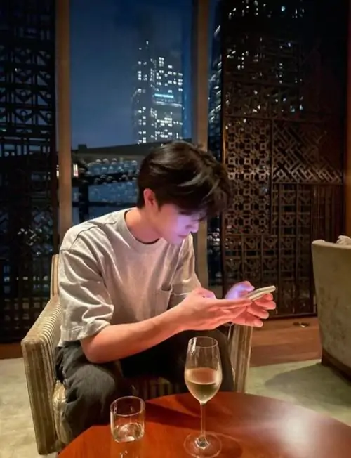 Kham pha anh trai dep 2006 voi mai toc bong guong mat sang va bieu cam rat de men 22