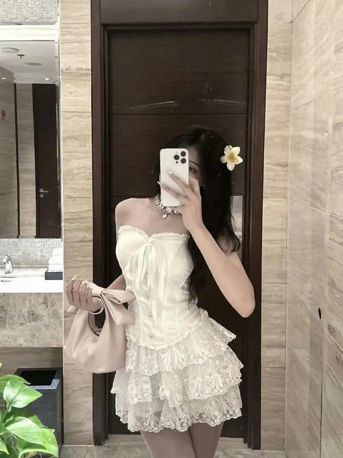 Kho anh hot girl mac vay trang ngan thanh thuan lan da sang va bieu cam tu nhien truoc ong kinh 2