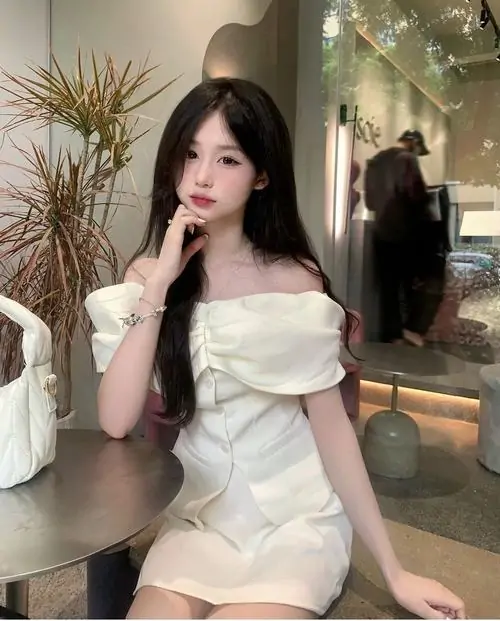 Kho anh hot girl mac vay trang ngan thanh thuan lan da sang va bieu cam tu nhien truoc ong kinh 3