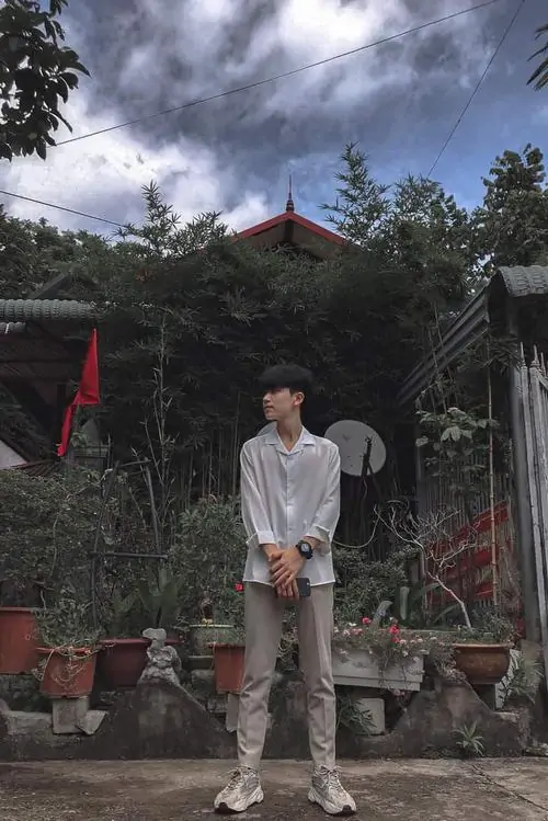 Kho anh trai dep 2k8 thu hut nguoi xem boi vibe tre trung goc chup ngau nhe va outfit hoc sinh hop mat 11
