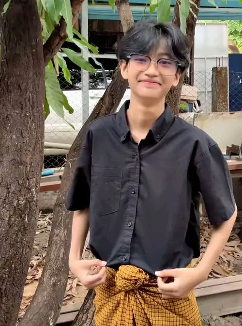 Kho anh trai dep 2k8 thu hut nguoi xem boi vibe tre trung goc chup ngau nhe va outfit hoc sinh hop mat 13