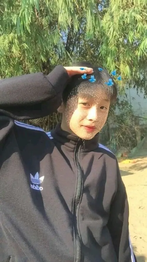 Kho anh trai dep 2k8 thu hut nguoi xem boi vibe tre trung goc chup ngau nhe va outfit hoc sinh hop mat 14