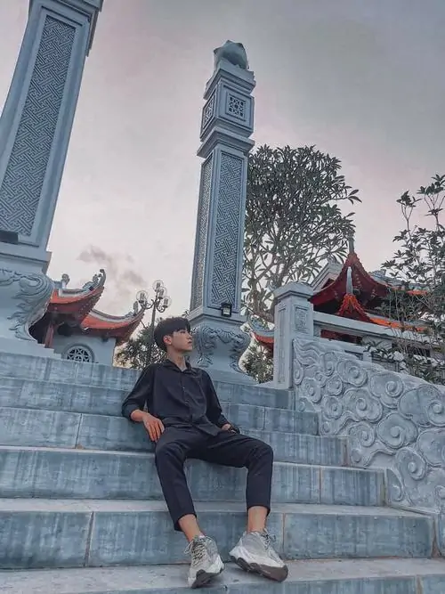 Kho anh trai dep 2k8 thu hut nguoi xem boi vibe tre trung goc chup ngau nhe va outfit hoc sinh hop mat 15